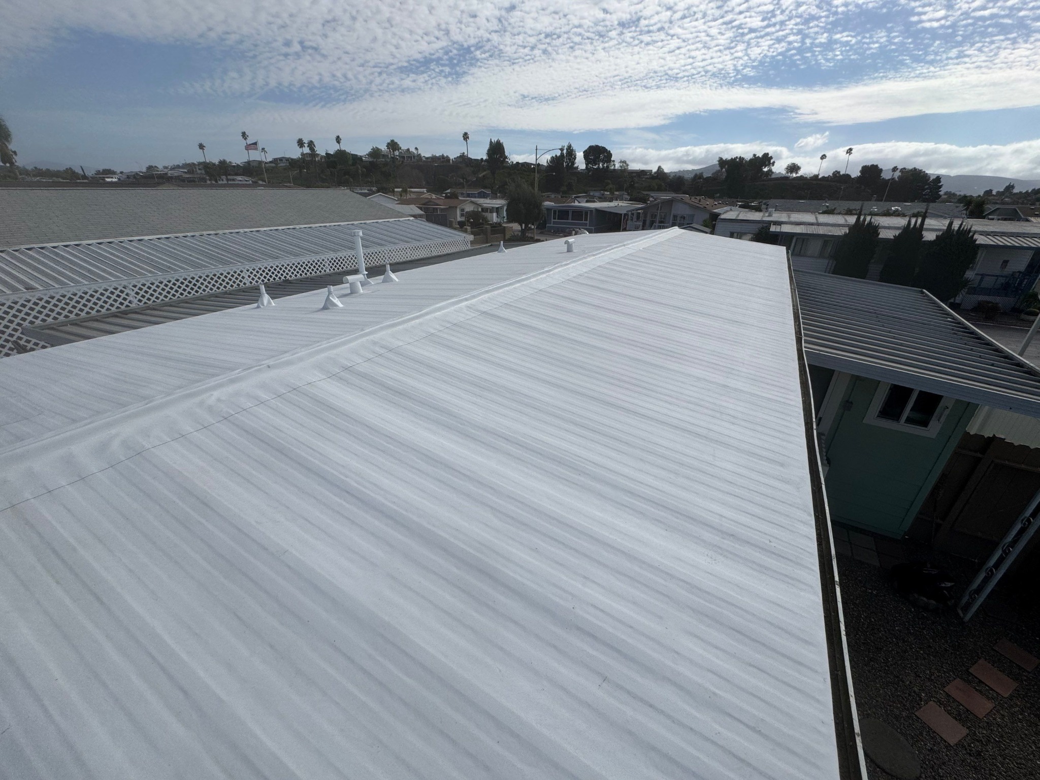 Completed white TPO roof on a manufactured home